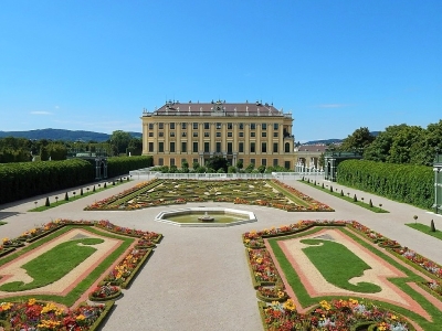 Wiedeń i Dolina Wachau - wycieczka. Widok na pałac Schoenbrunn i ogród
