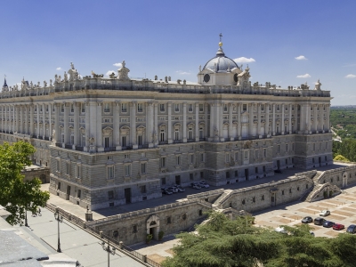 Madryt i Toledo - wyjazd firmowy i dla grup. Widok na część Pałacu Królewskiego w Madrycie.o
