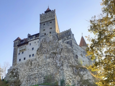 Transylwania - wycieczka dla grup ze zwiedzaniem widocznego zamku Bran zwanego Zamkiem Drakuli.